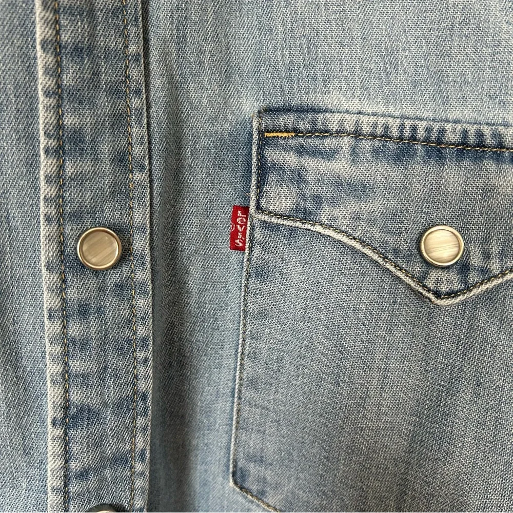 Levi’s Iconic Western Denim Shirt - Picture 10 of 10